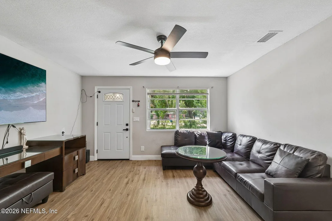 Photo of 5121 DUNSTAN Road