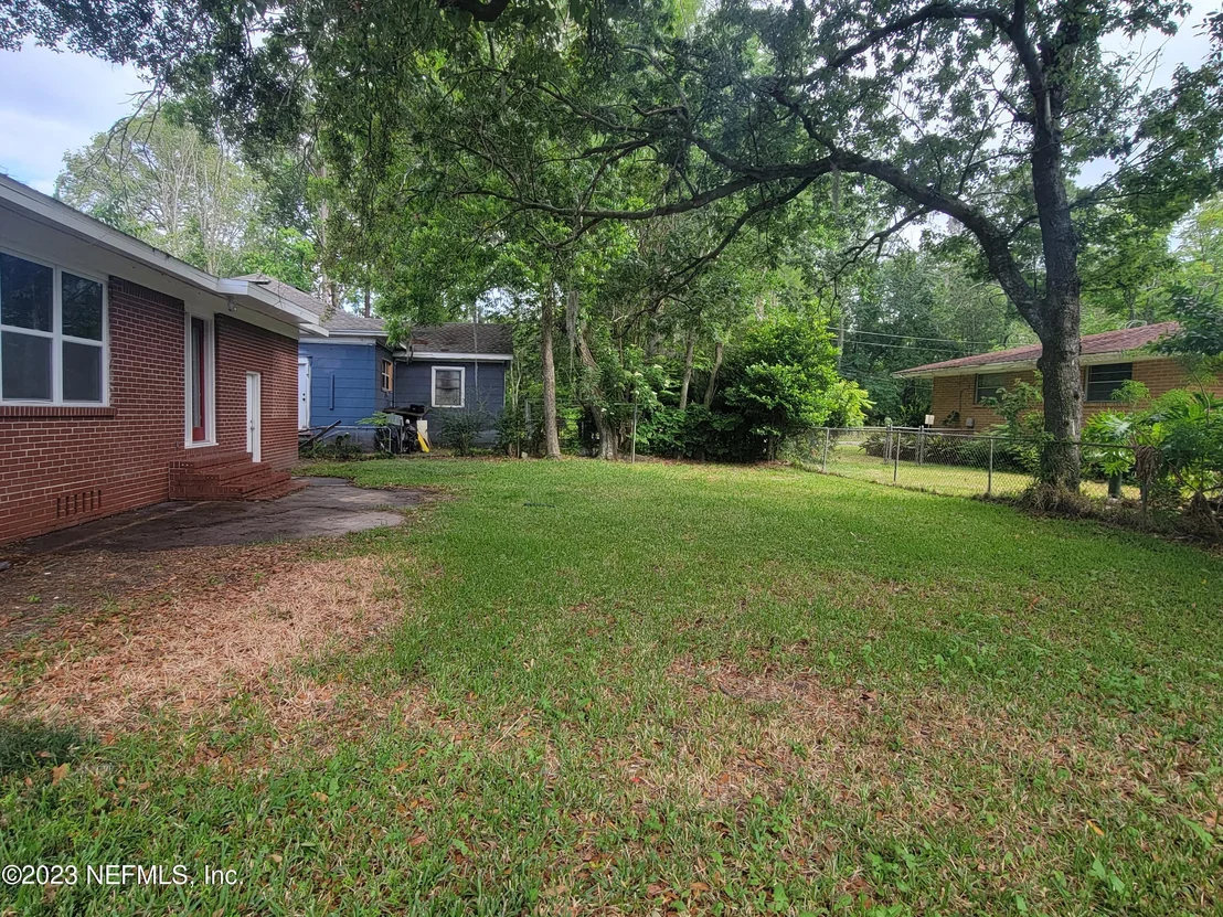Photo of 5886 MONCRIEF Road