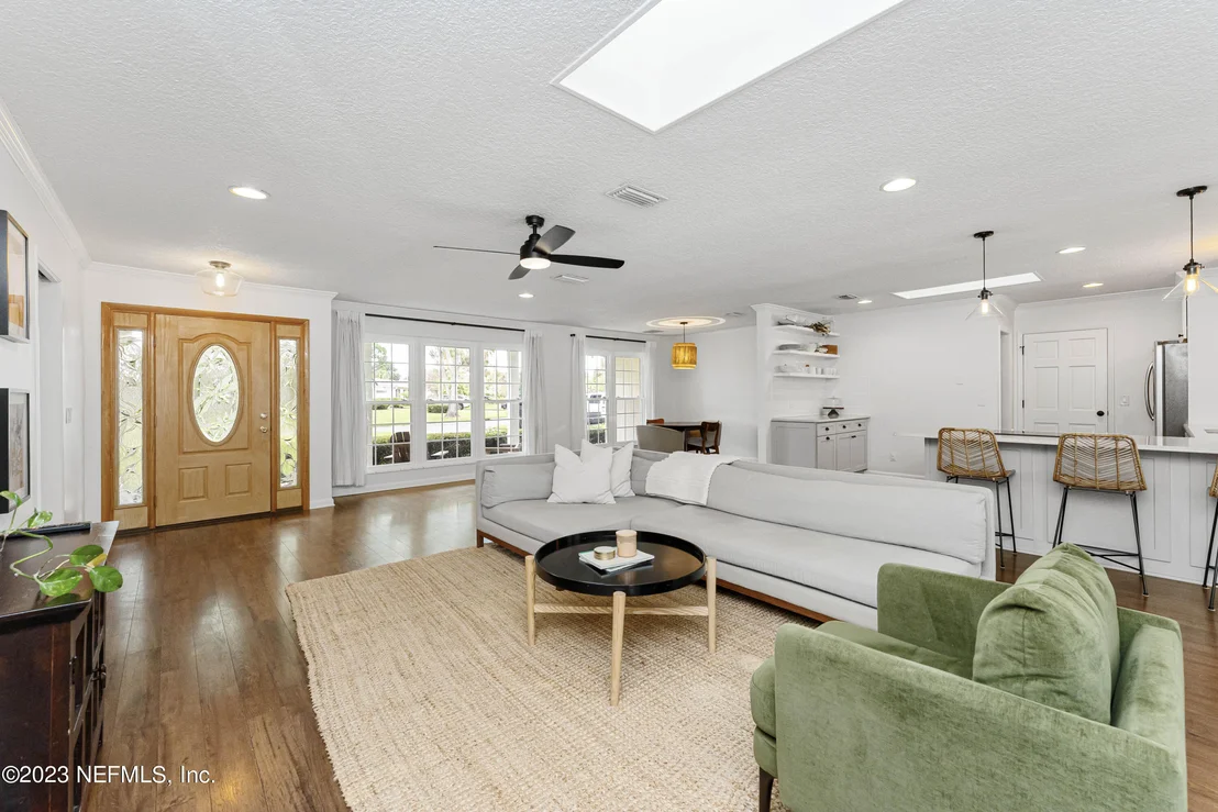 Photo of 35 DOLPHIN Boulevard