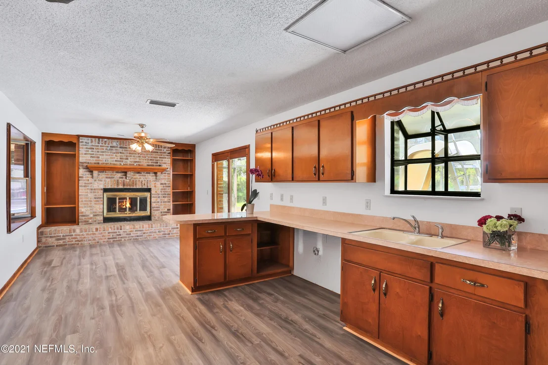 Photo of 141 HOLLYWOOD FOREST Drive