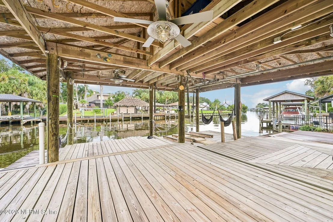 Photo of 331 OAK Drive S