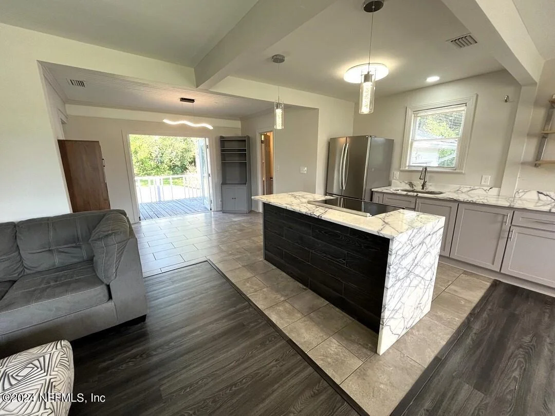 Photo of 2442 SOUTHSIDE Boulevard
