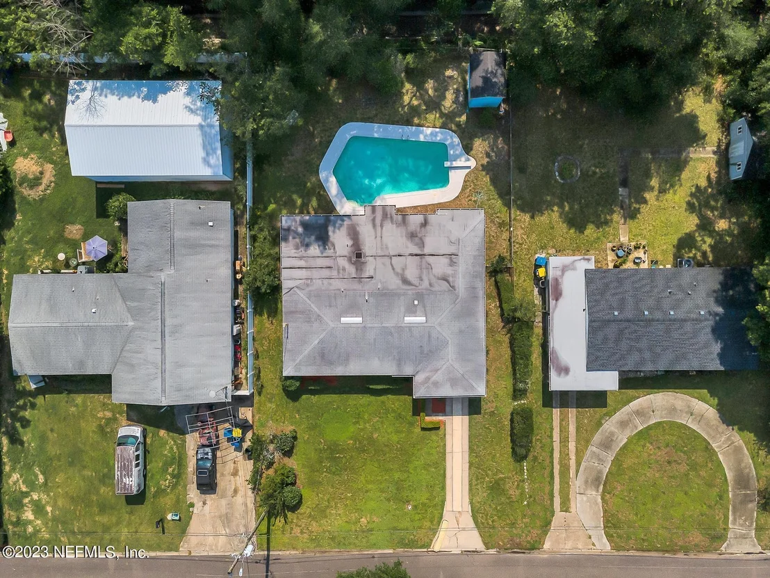 Photo of 2233 MAPLE LEAF Drive E