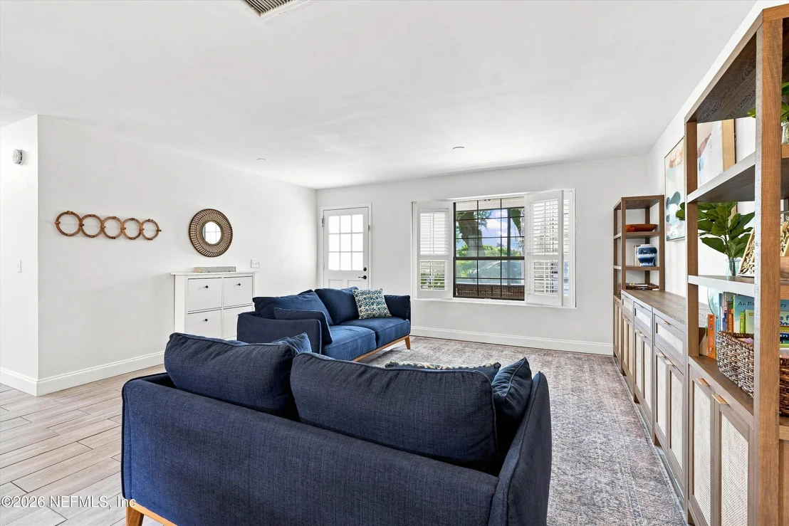 Photo of 1347 REDBUD Lane