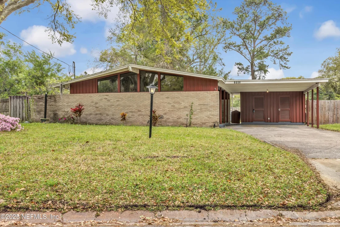 Photo of 1005 LAS ROBIDA Drive