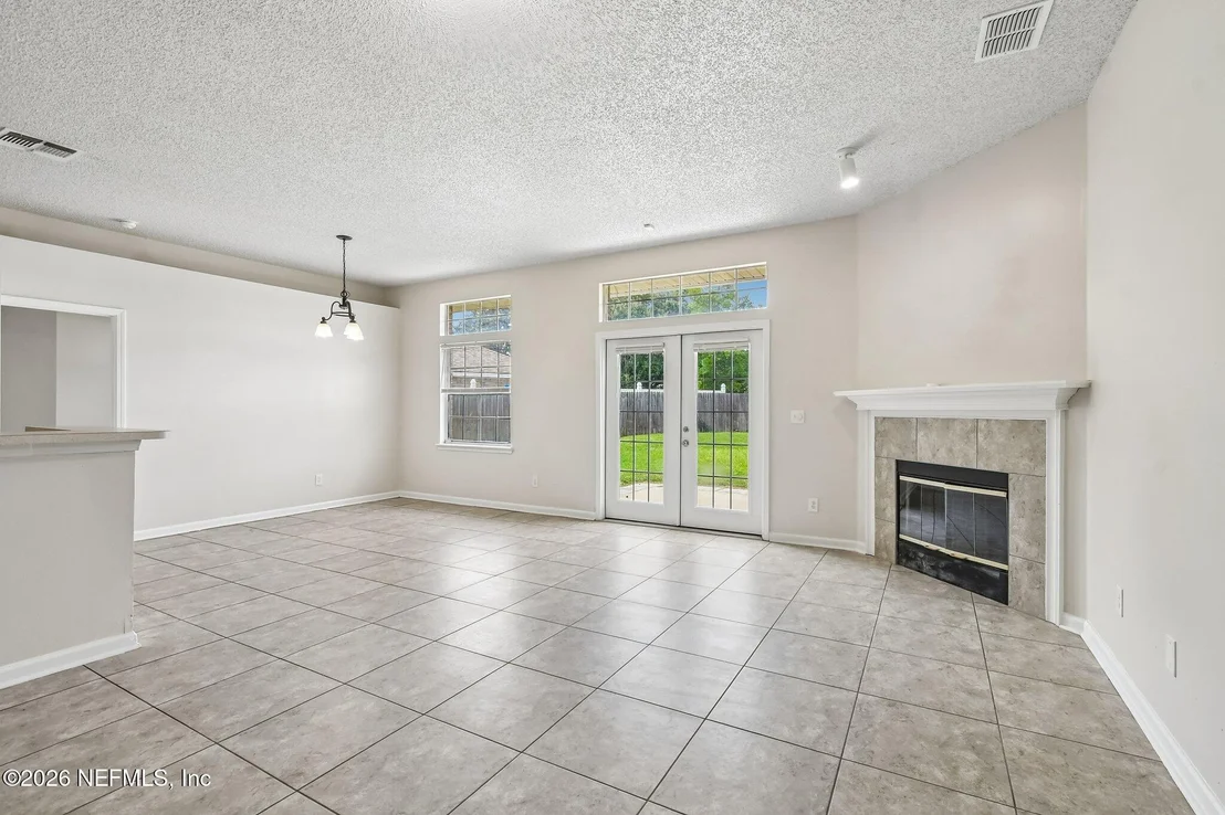 Photo of 476 HILLSIDE Drive