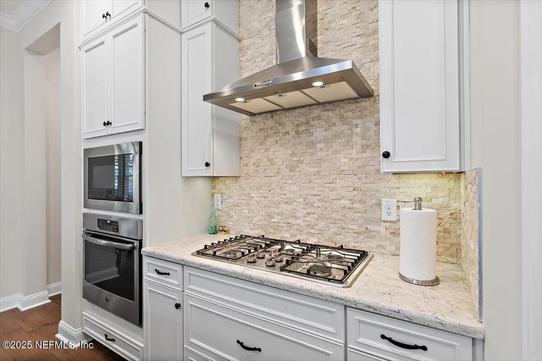 Photo of 96014 ENCLAVE Manor