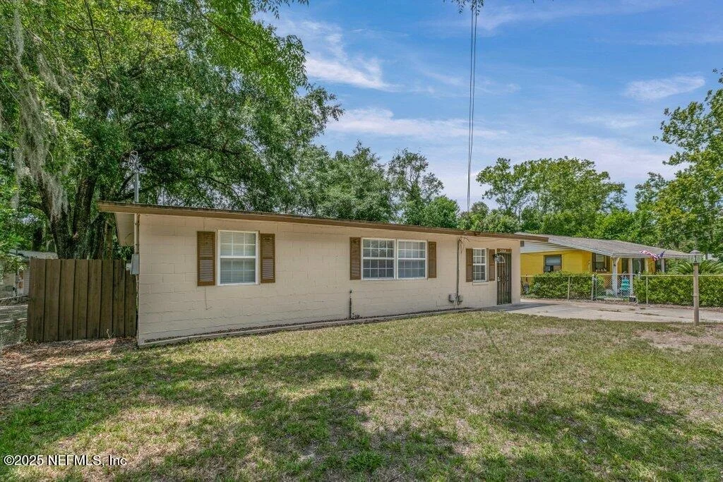Photo of 2864 LEONID Road
