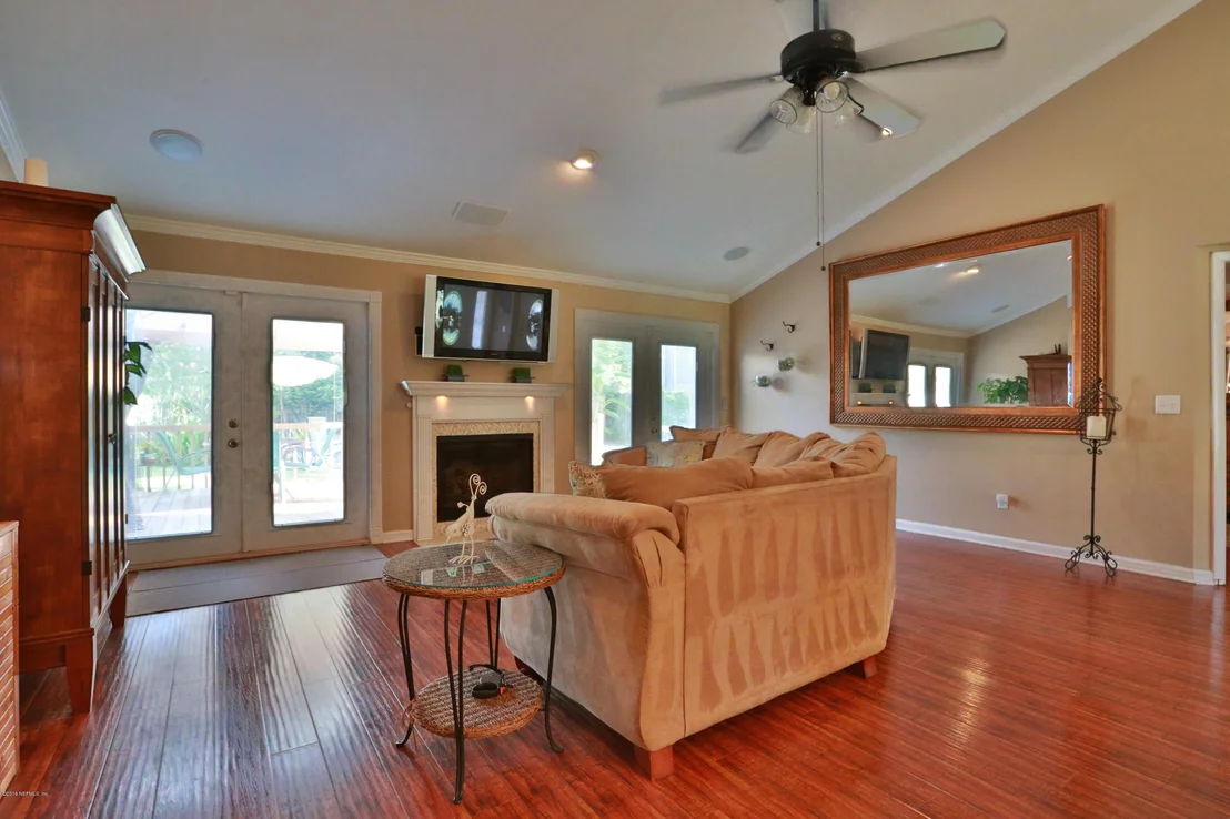 Photo of 4340 QUEENSWAY Drive