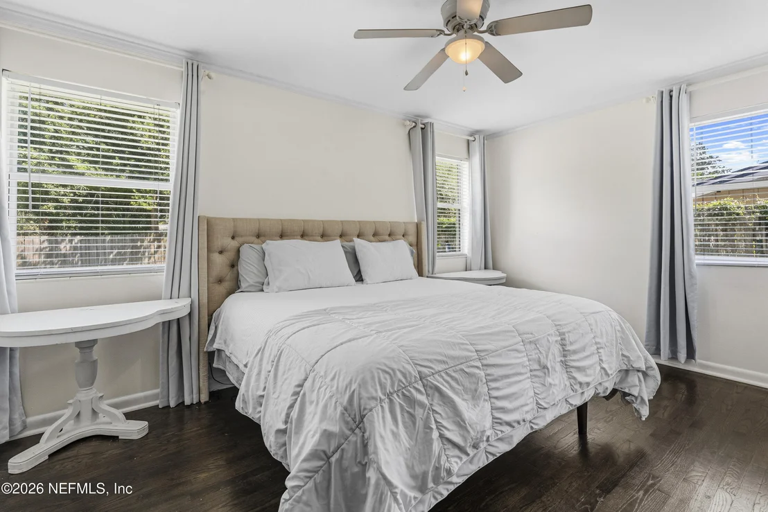 Photo of 4703 QUEEN Lane