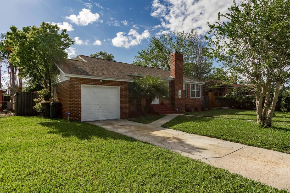 Photo of 2150 TRAYMORE Road