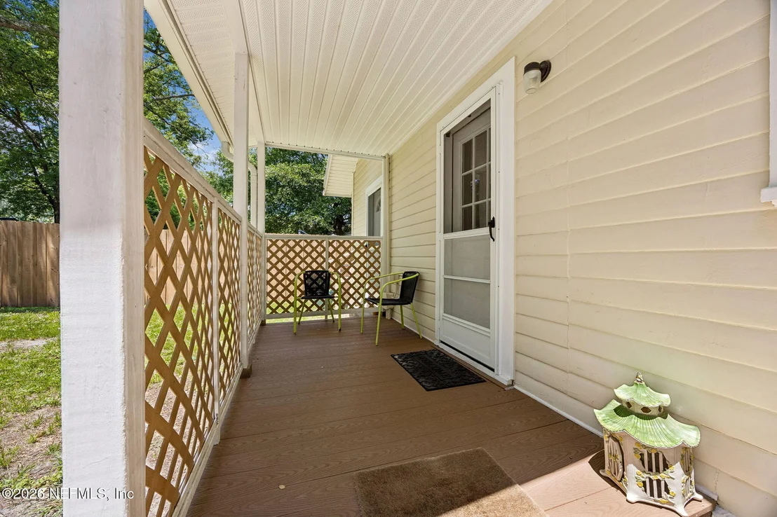 Photo of 4642 CRESCENT Street