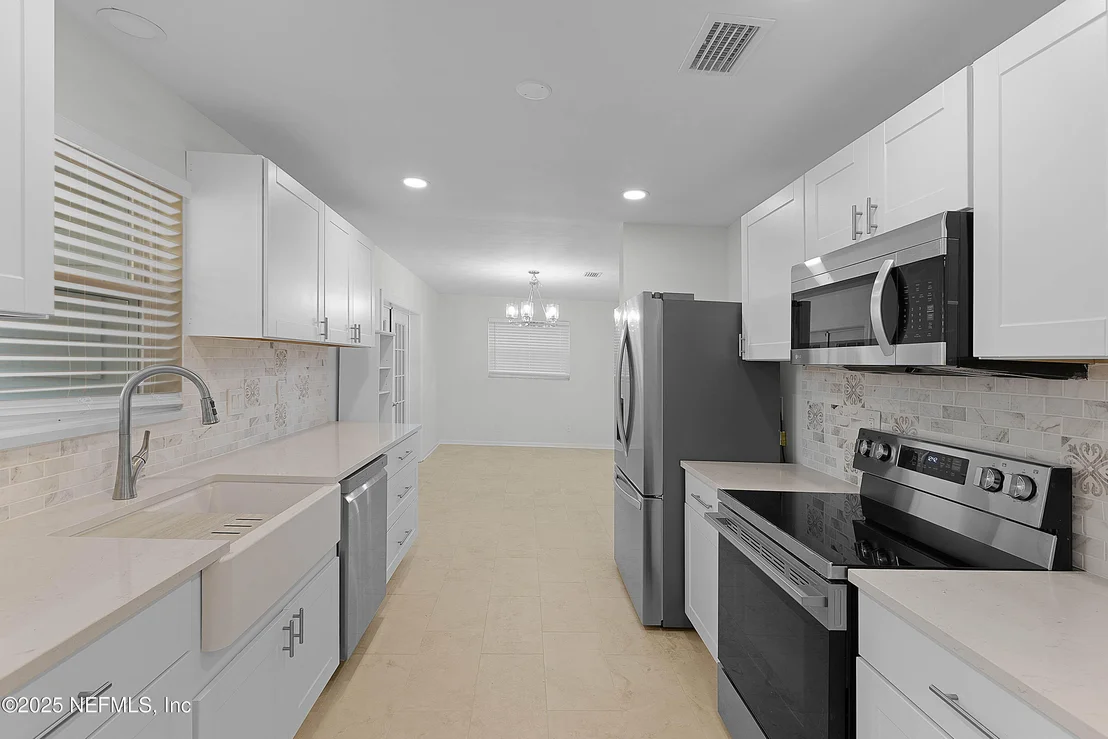 Photo of 10553 HEMMING Road