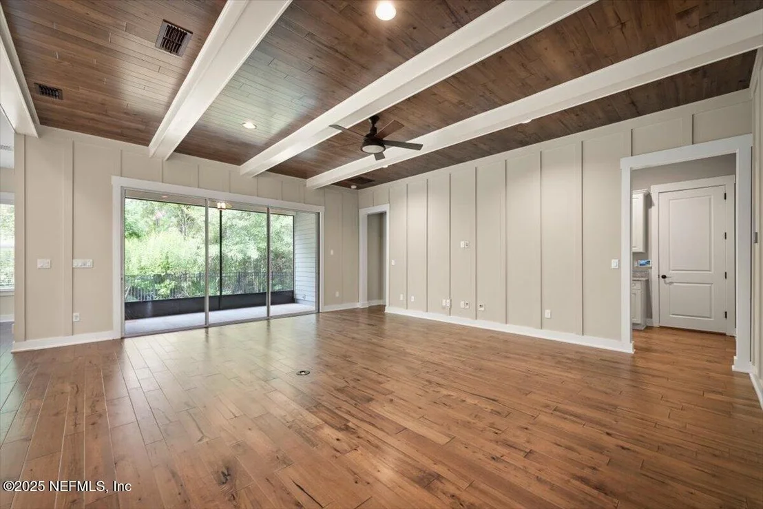 Photo of 305 SEAHILL Drive