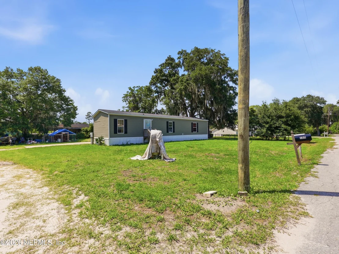 Photo of 100 BOSTWICK Lane