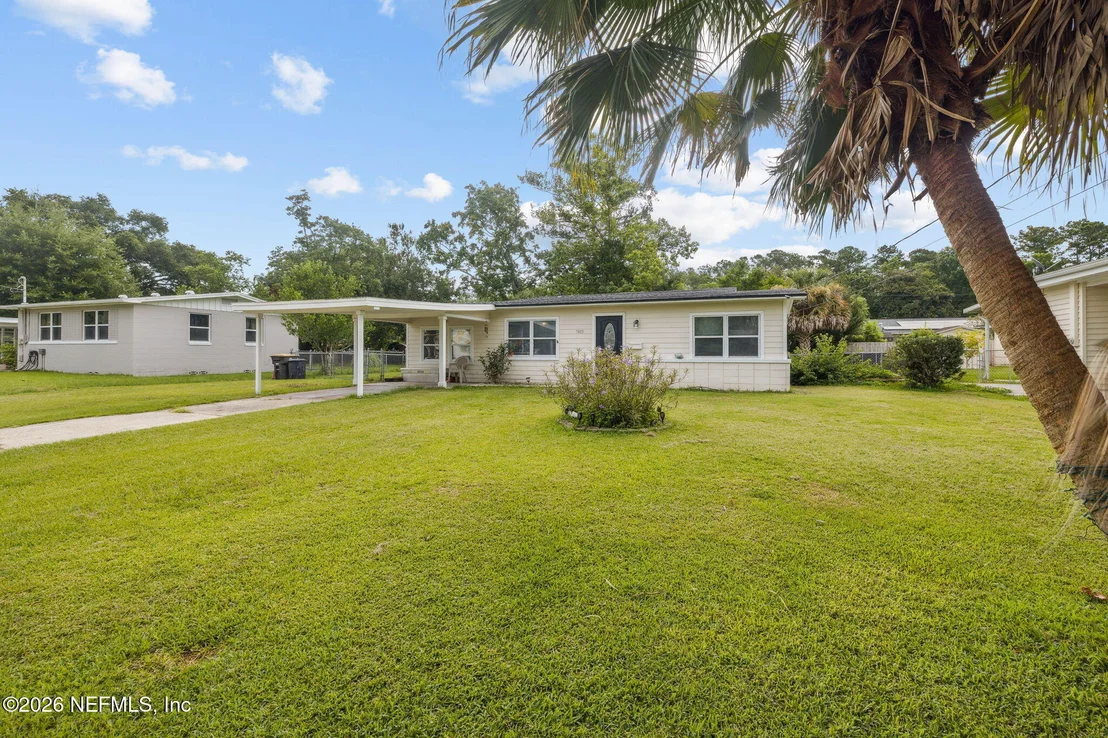 Photo of 7403 ROSLYN Road