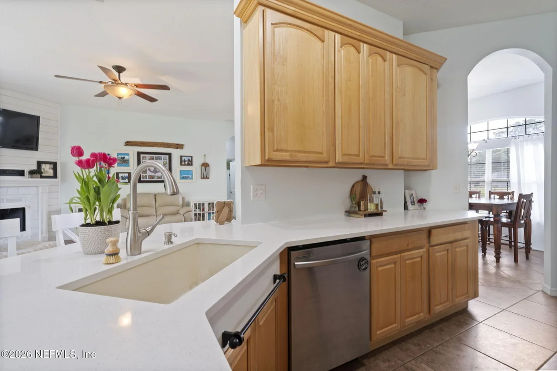 Photo of 3296 KINGS Road S