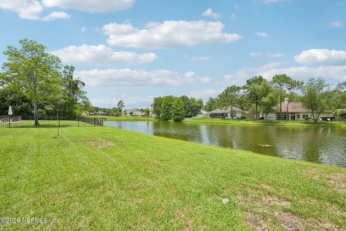 Photo of 392 MAPLEWOOD Drive