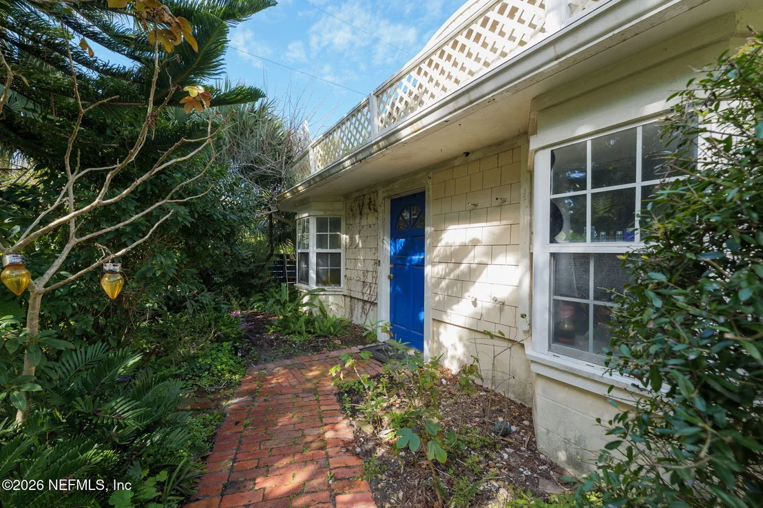 Photo of 211 BEACH Avenue