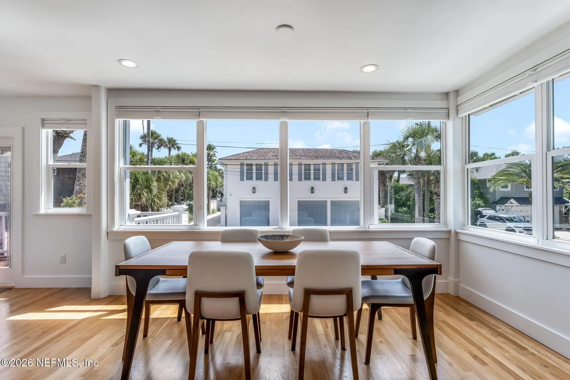 Photo of 1242 BEACH Avenue
