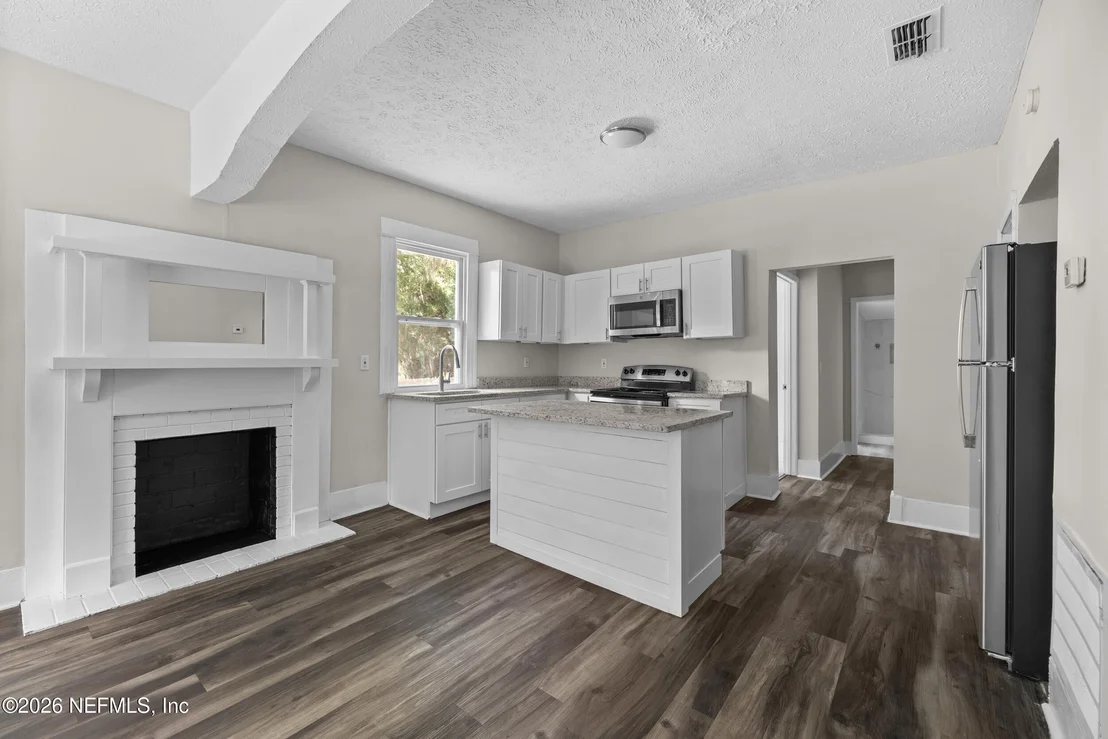 Photo of 4003 WALNUT Street