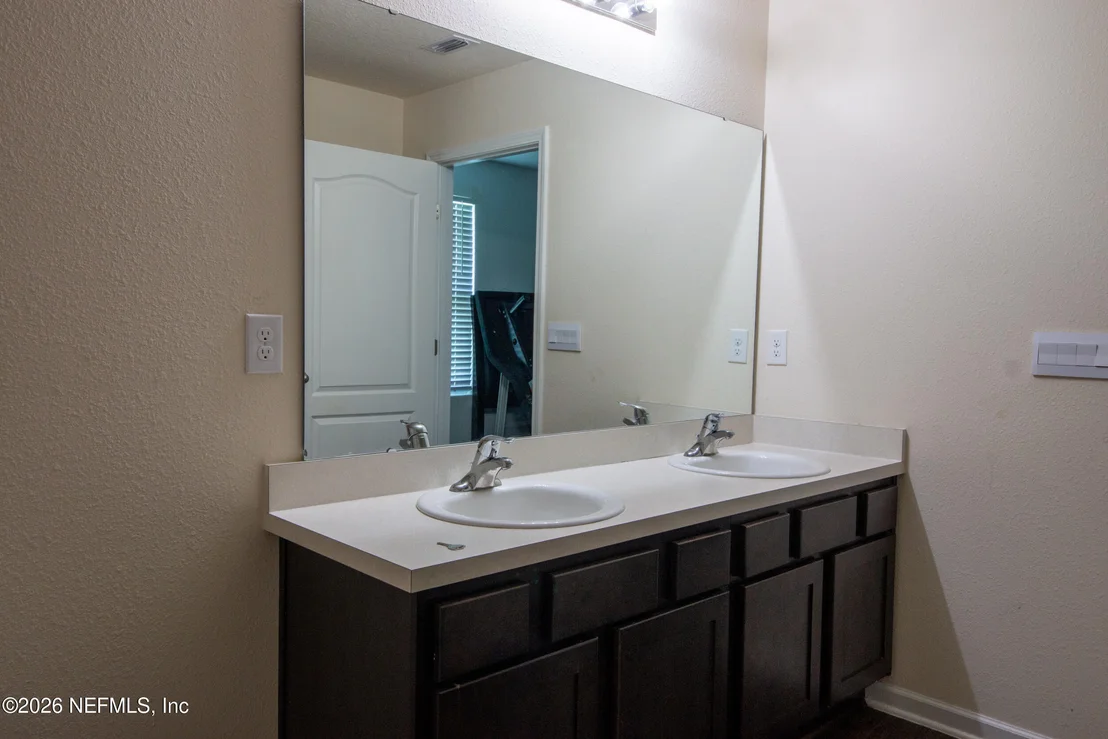 Photo of 65378 RIVER GLEN Parkway