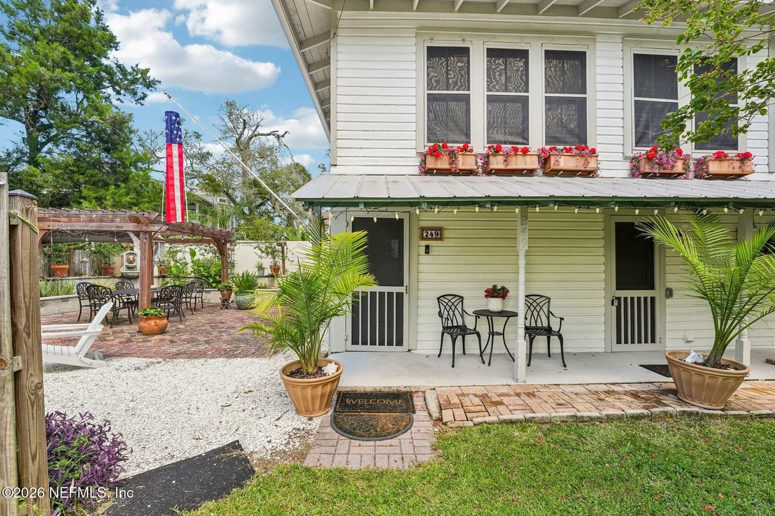 Photo of 249 CHARLOTTE Street
