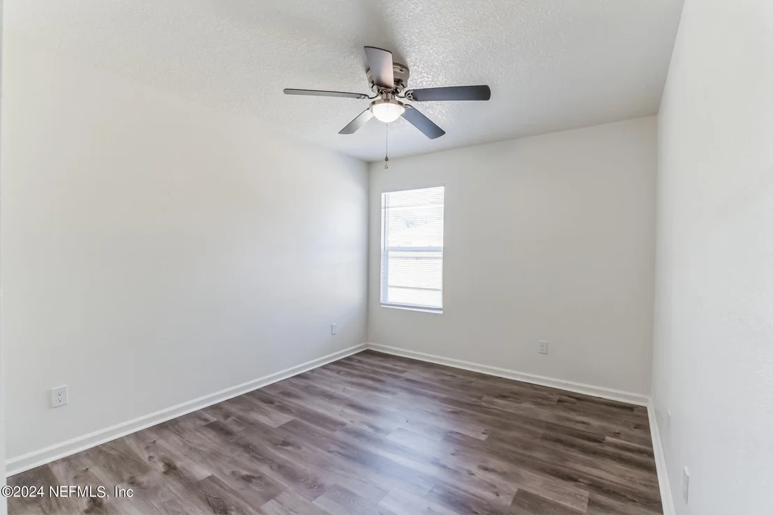 Photo of 908 W 9TH Street