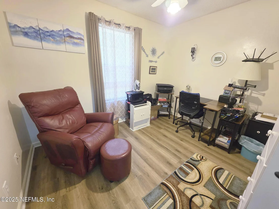 Photo of 231 3RD (INCLUDES ADJACENT LOT) Street W