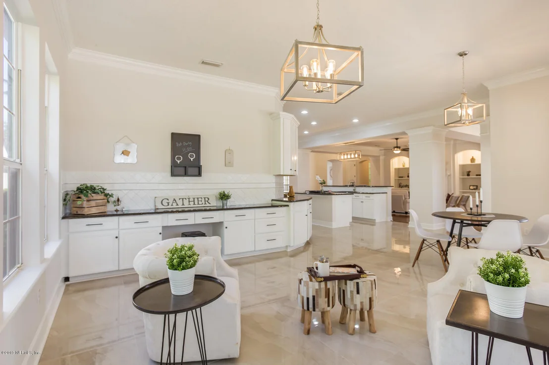 Photo of 147 LA MESA Drive