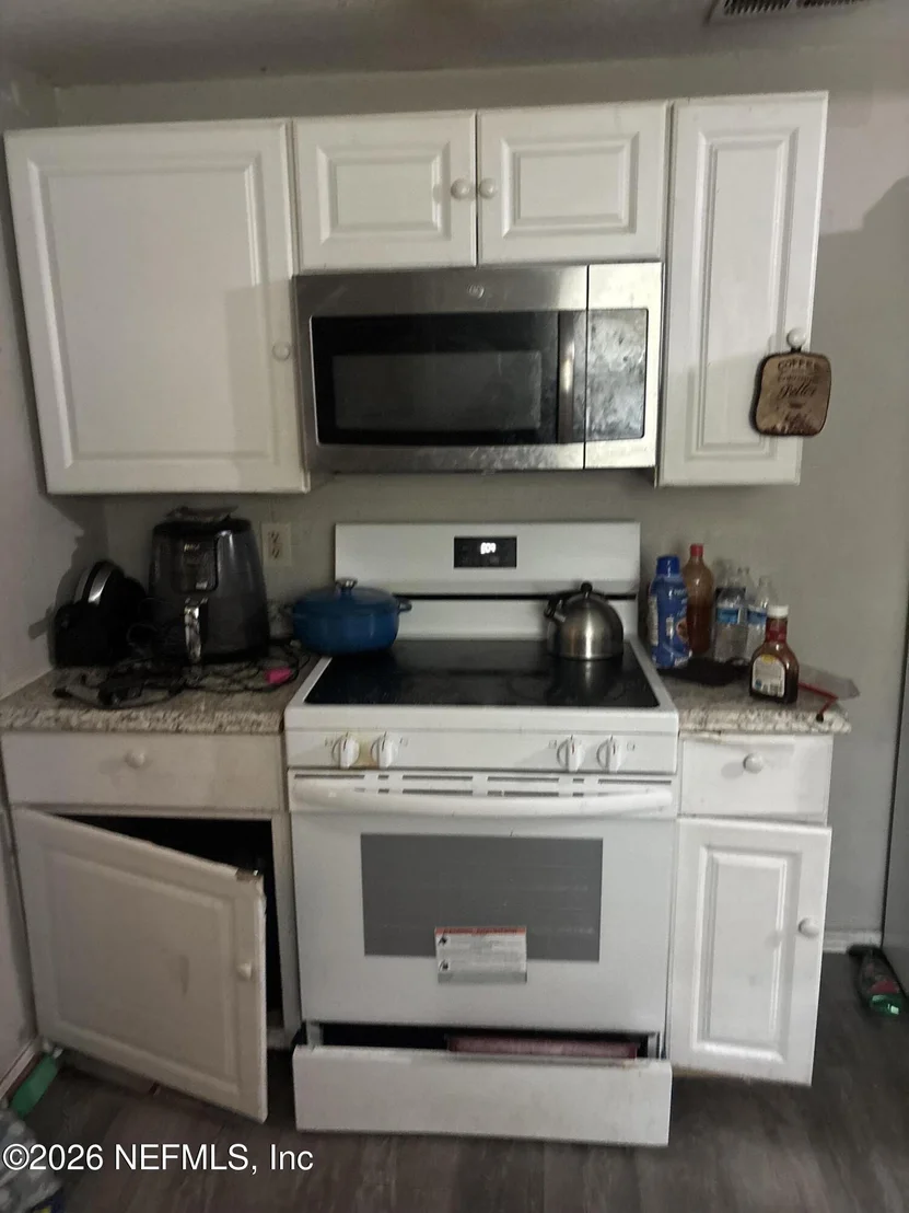 Photo of 5327 BUICK Avenue