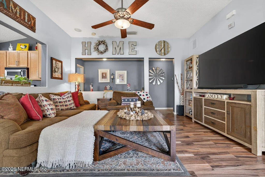 Photo of 504 KNOLLE Court
