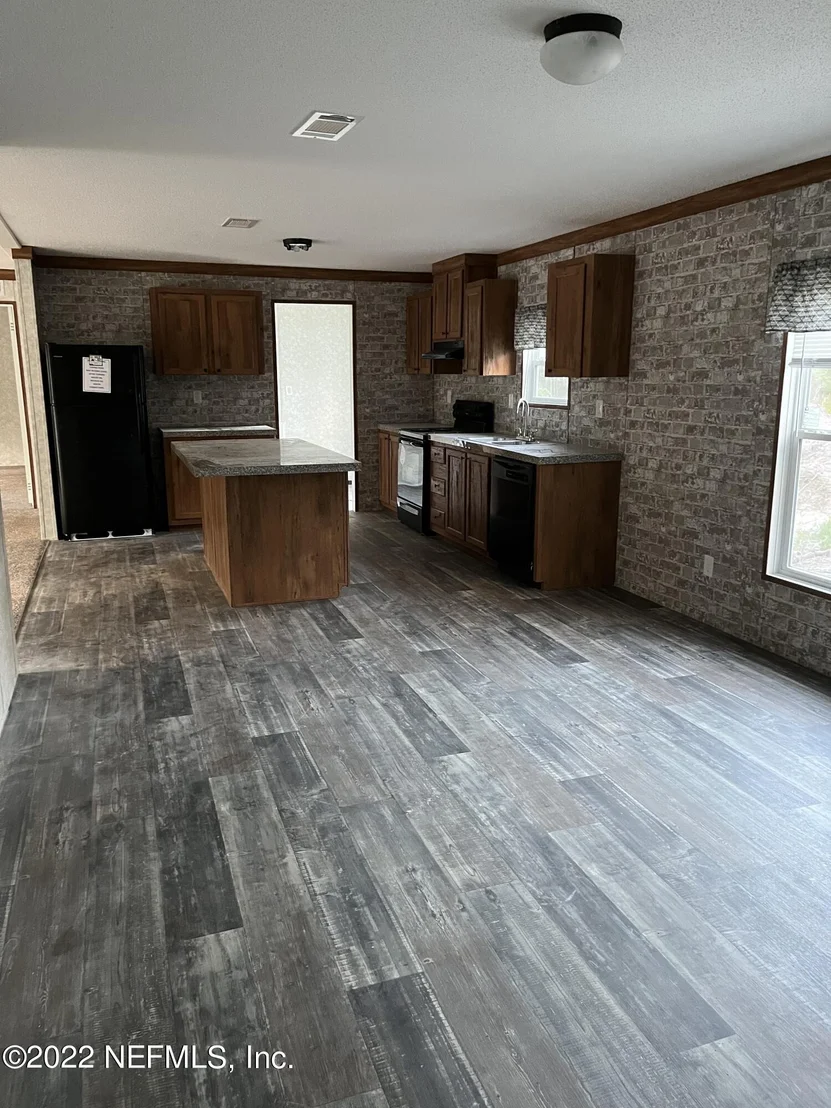 Photo of 110 NEEDLES Lane