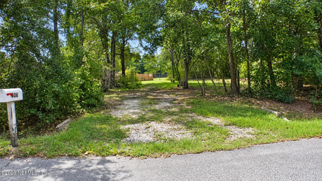 Photo of 306 BERNARD Road