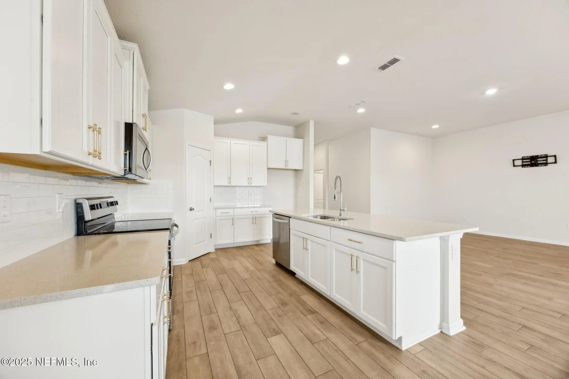 Photo of 70414 WINDING RIVER Drive