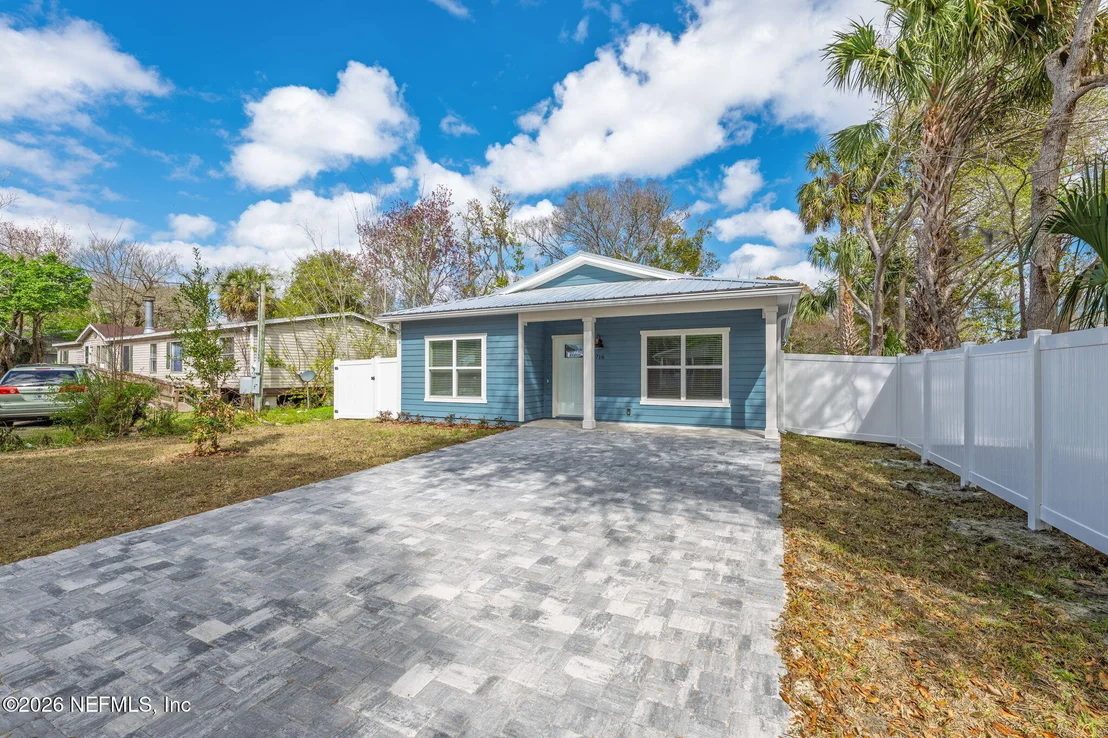 Photo of 716 W 6TH Street