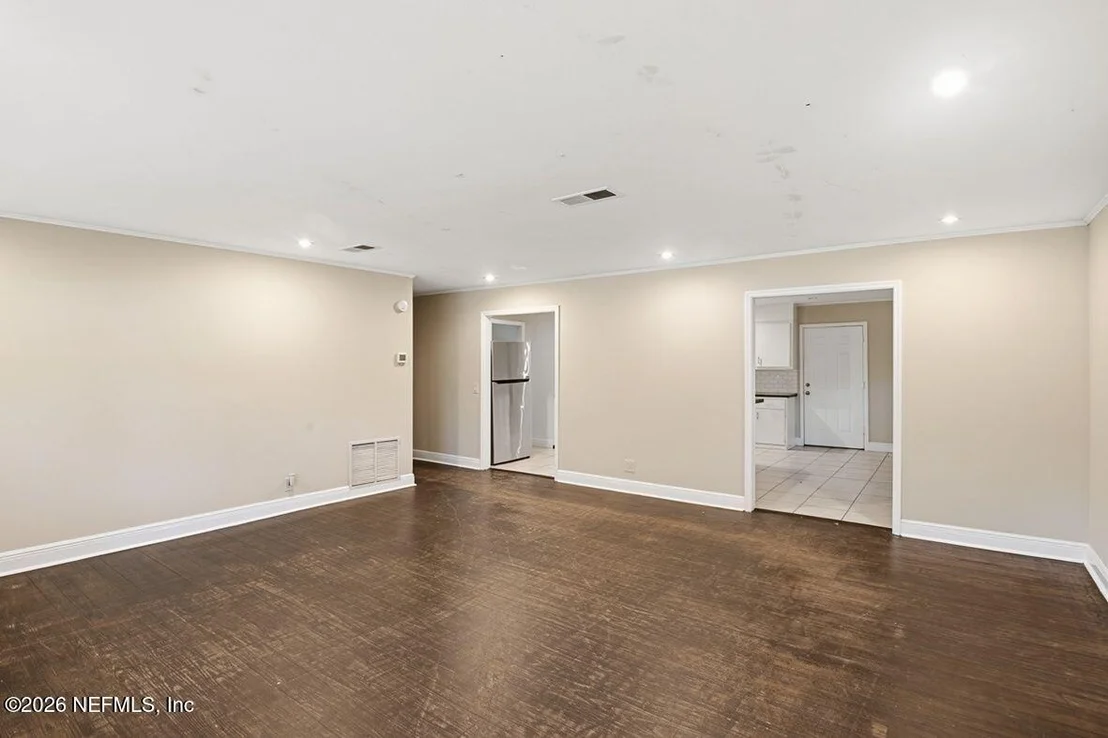 Photo of 8040 HAMMOND Boulevard