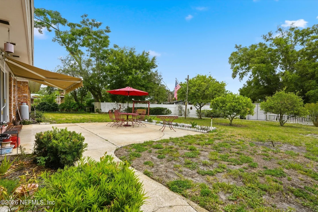 Photo of 1884 PARKCREST Drive