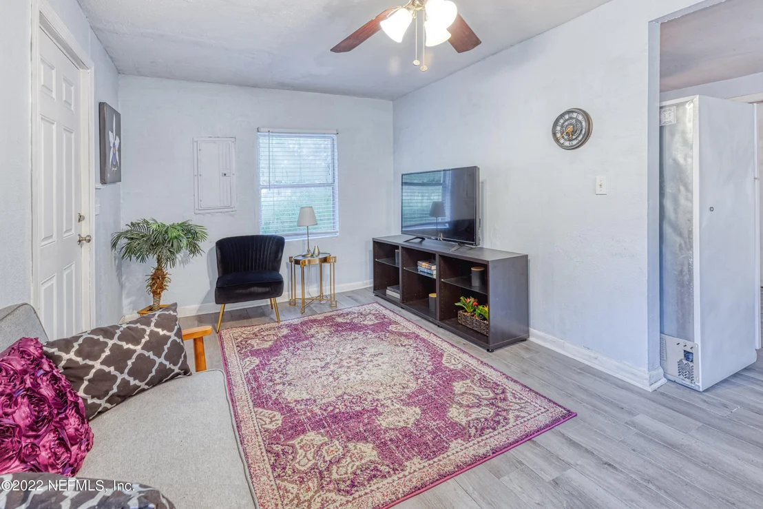 Photo of 6038 DIAMOND Street