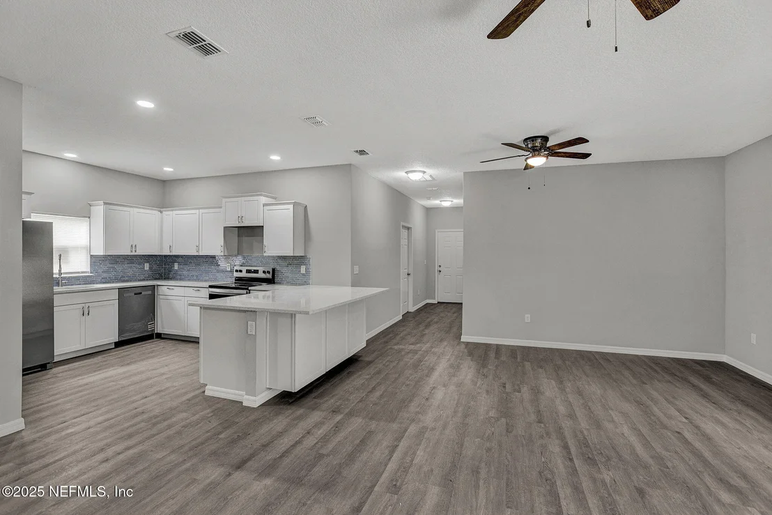 Photo of 6868 CRANE Avenue