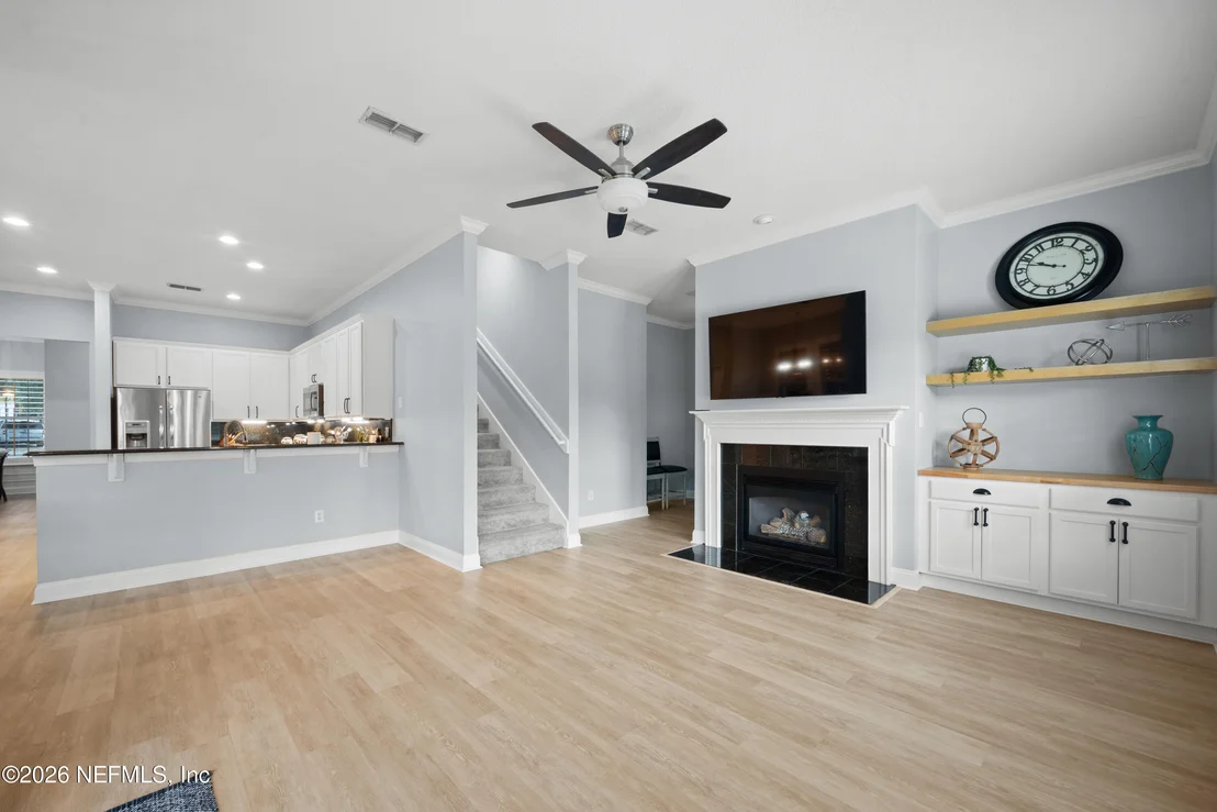 Photo of 837 EAGLE POINT Drive