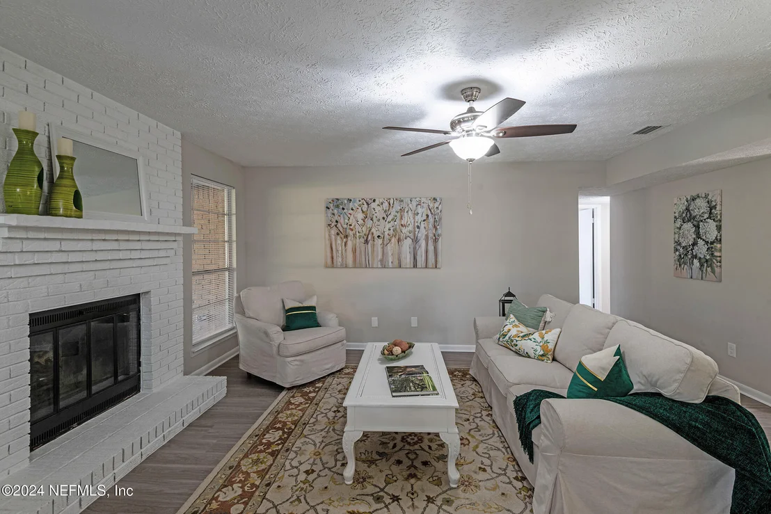 Photo of 7995 SARCEE Trail