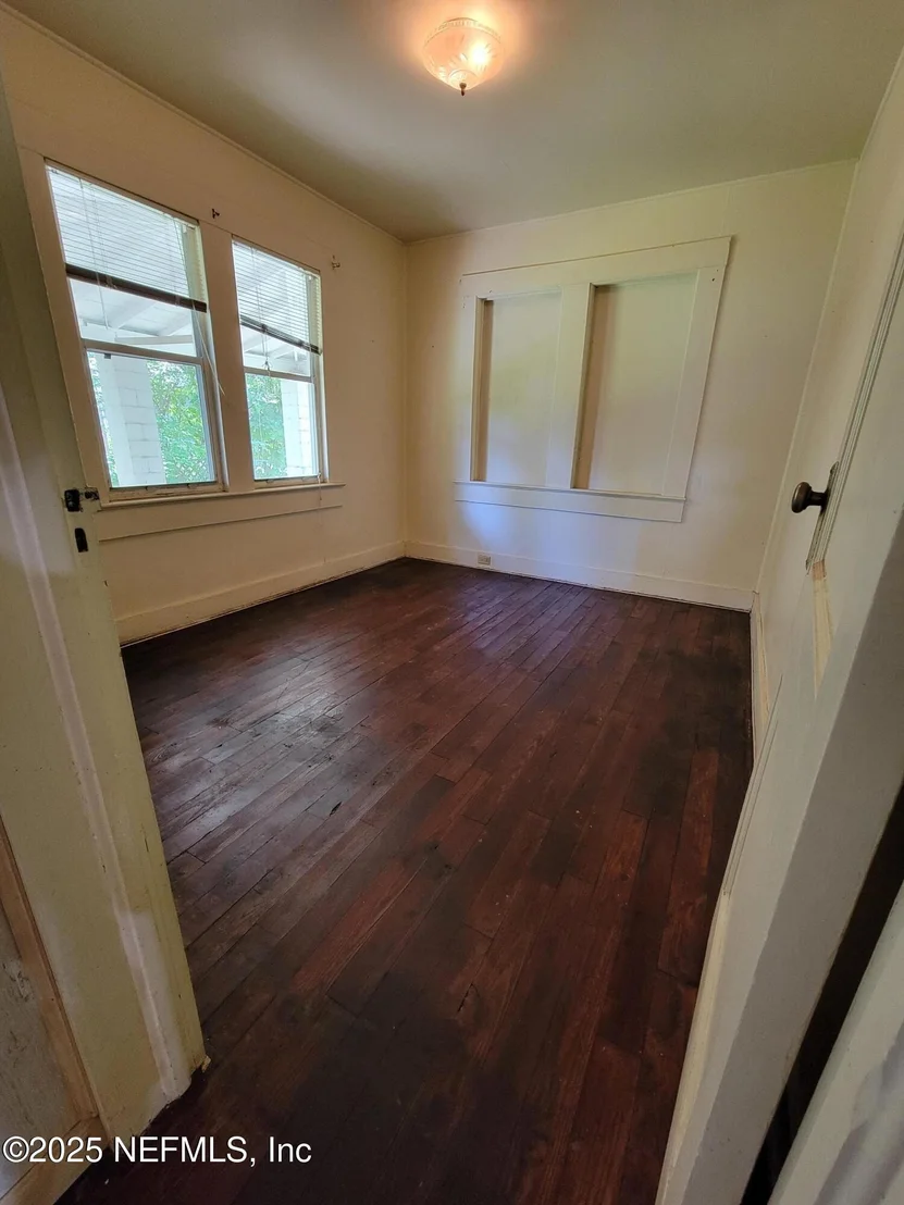 Photo of 762 N WALNUT Street