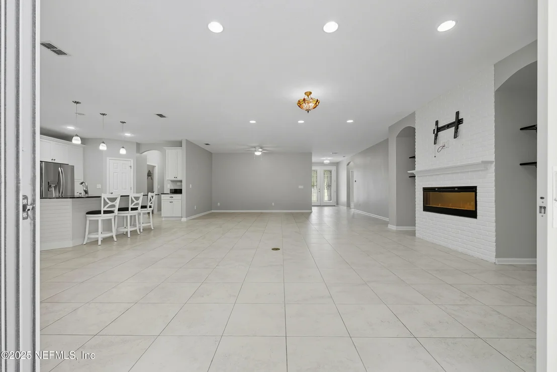 Photo of 96072 BREEZEWAY Court
