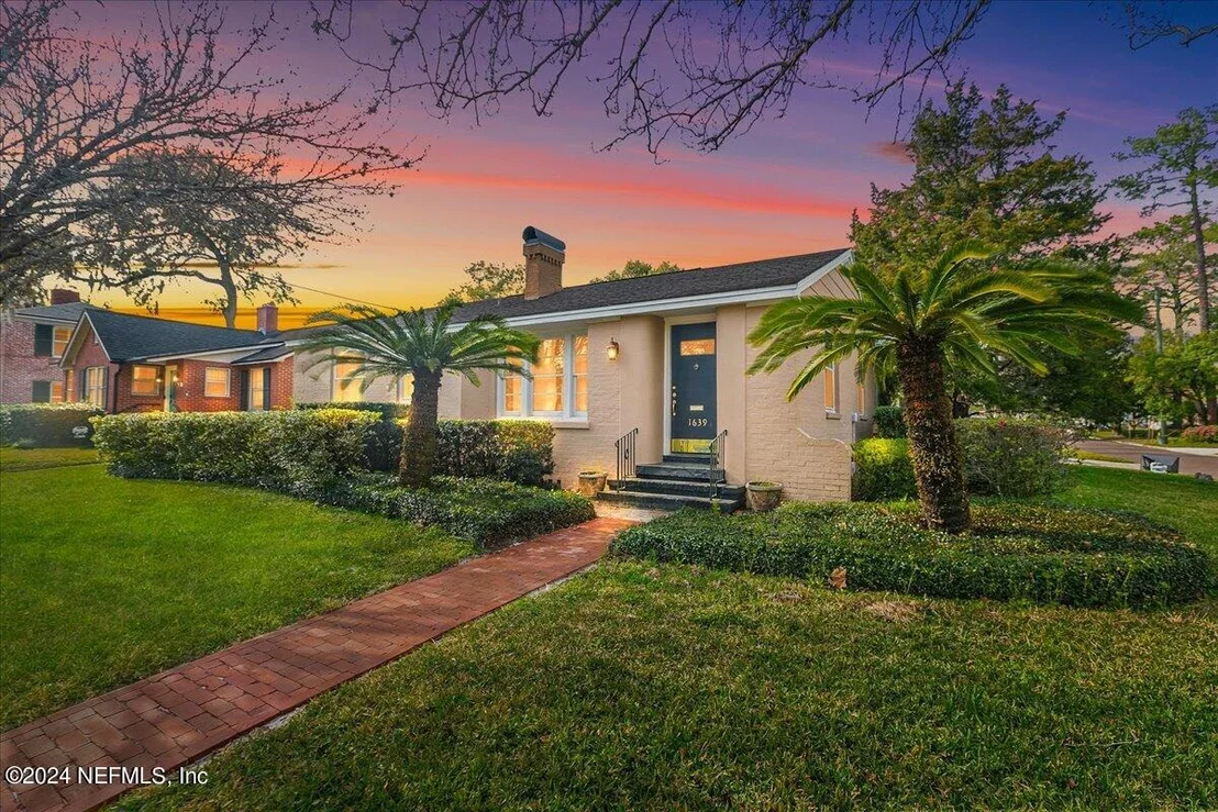 Photo of 1639 AVOCA Place