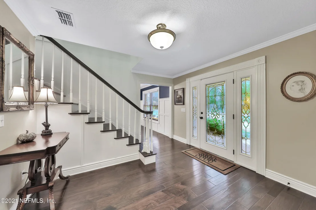 Photo of 405 OAK Drive S