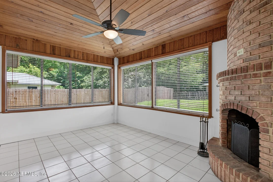 Photo of 407 POMONT Avenue