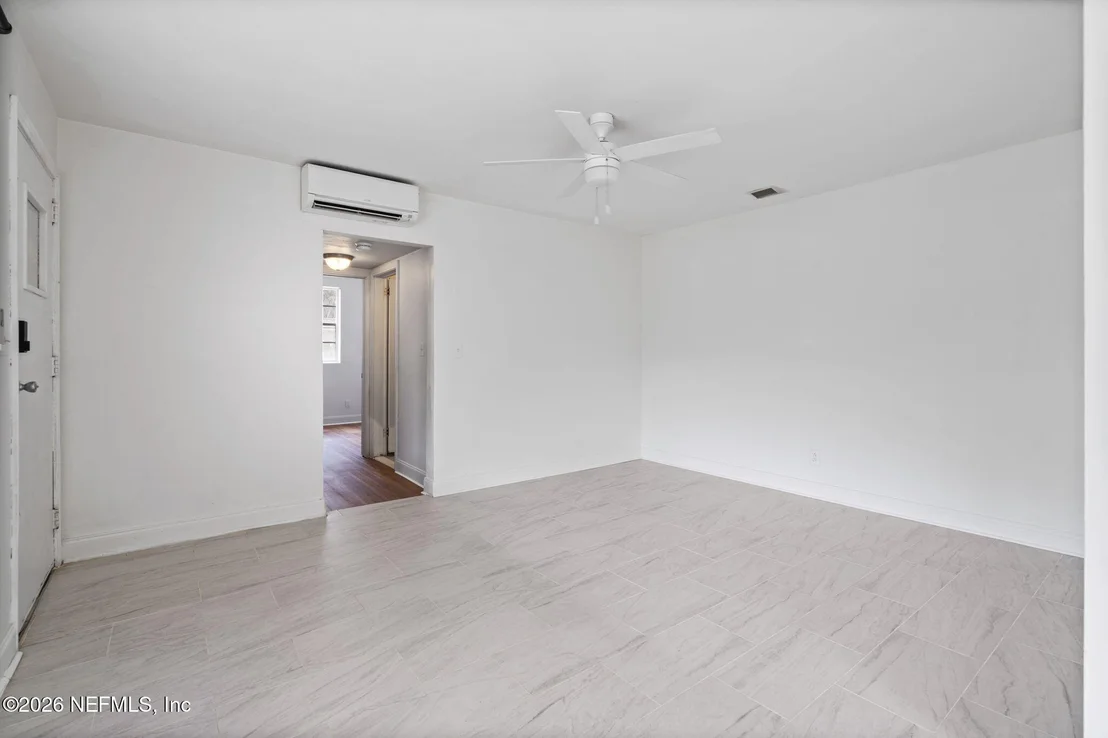 Photo of 517 CLINTON Drive