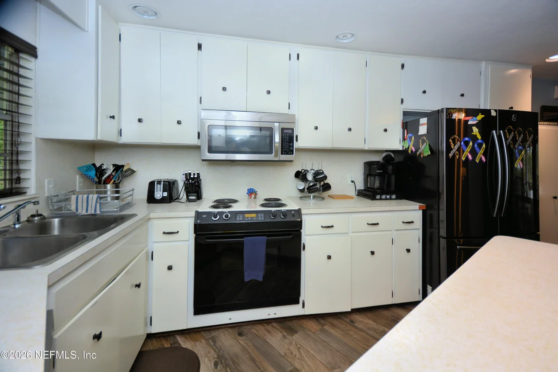 Photo of 176 LAKE Drive