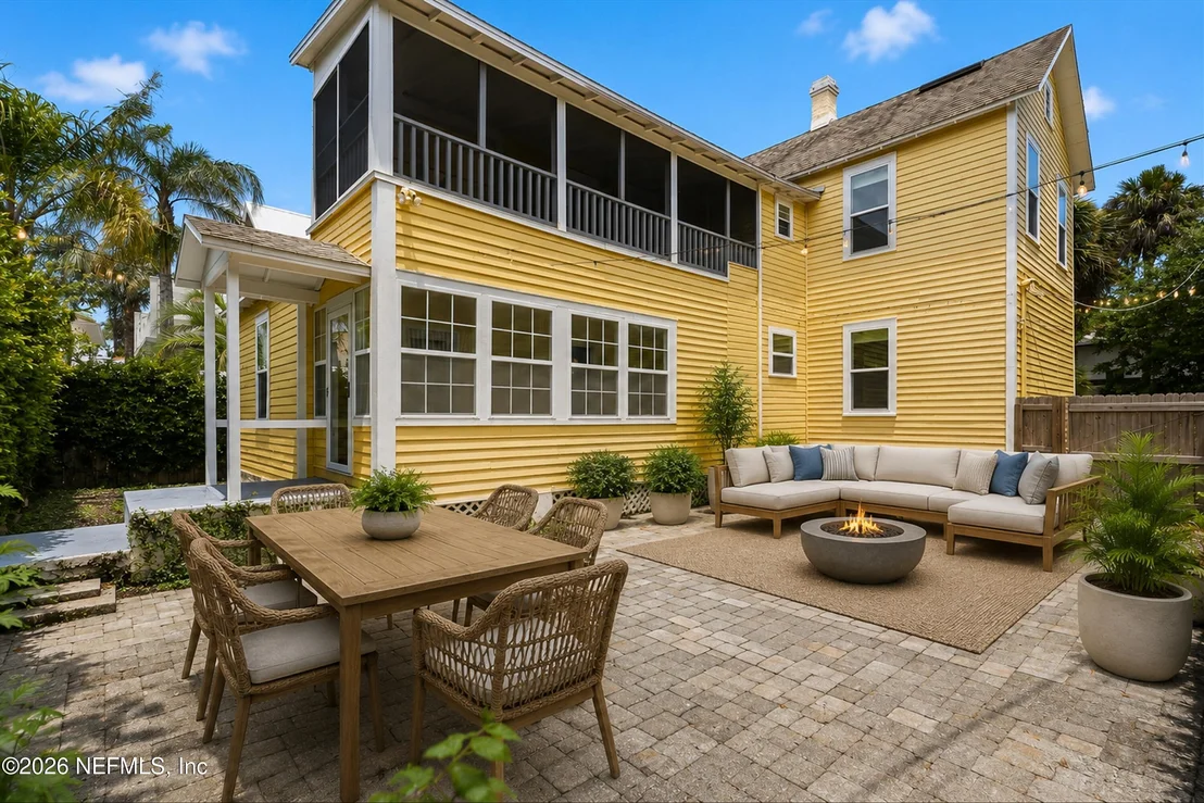 Photo of 348 CHARLOTTE Street